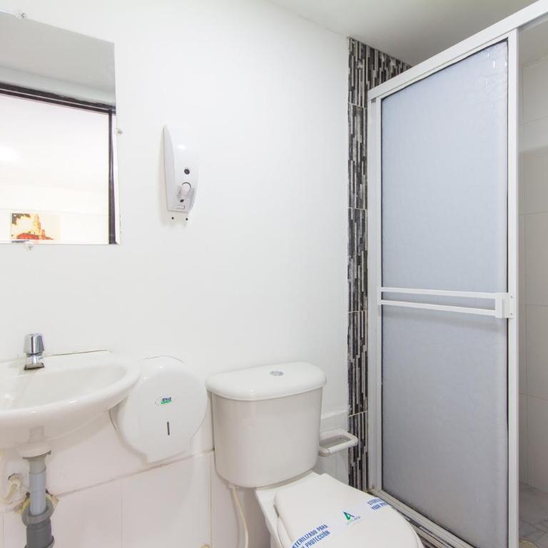 Hotel Avexi Suites By GEH Suites - Standard Double Room - 2