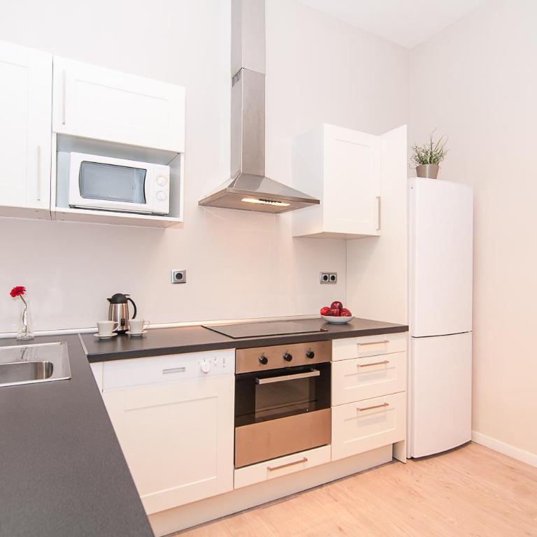 Weflating Ramblas - Two-Bedroom Apartment - Fontanella 13 - 17