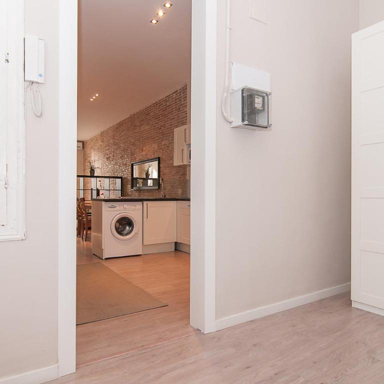 Weflating Ramblas - Two-Bedroom Apartment - Fontanella 13 - 14