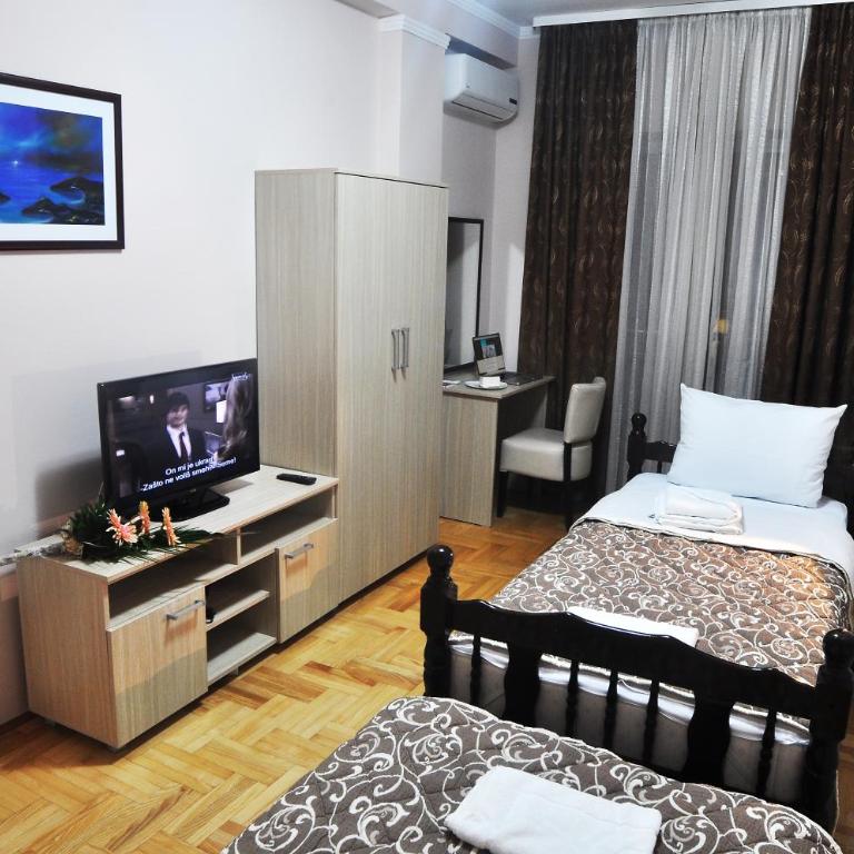 Garni Hotel Lotos - Standardna Dvokrevetna Soba sa Zasebnim Krevetima - 7