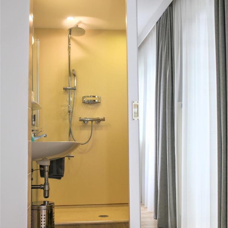 Hotel Sonnenhof - bed & breakfast & appartements - Einzelzimmer mit Balkon - 13