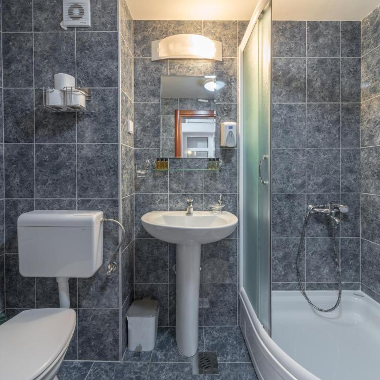 R club Apartments Old Town Budva - Apartman sa Terasom - 5