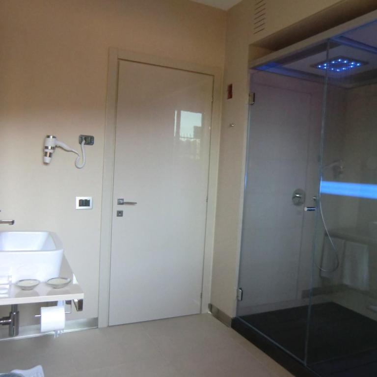 B&Beach Cagliari guest house - Double Room with Garden View - 5