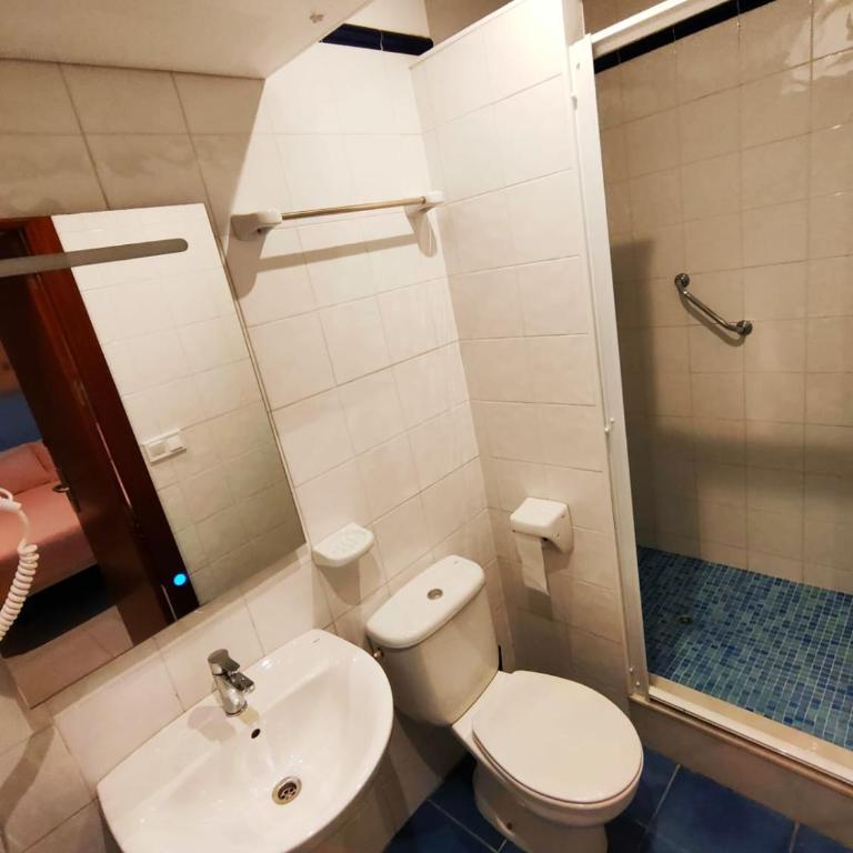 Hostal Casa Nautilus - Habitación Doble con baño privado - 10