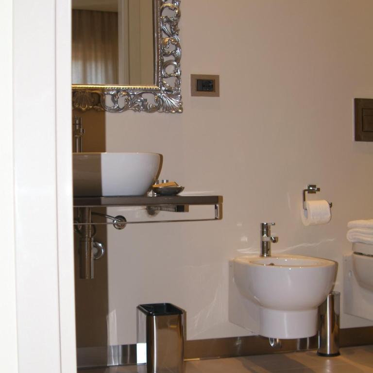 B&Beach Cagliari guest house - Double or Twin Room with Garden View - 6