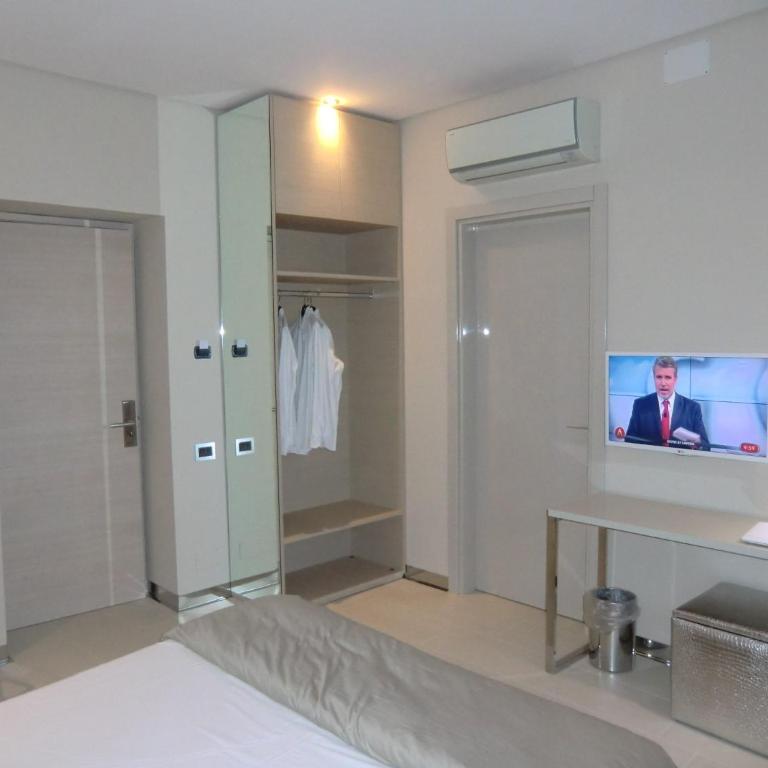 B&Beach Cagliari guest house - Double Room with Garden View - 6