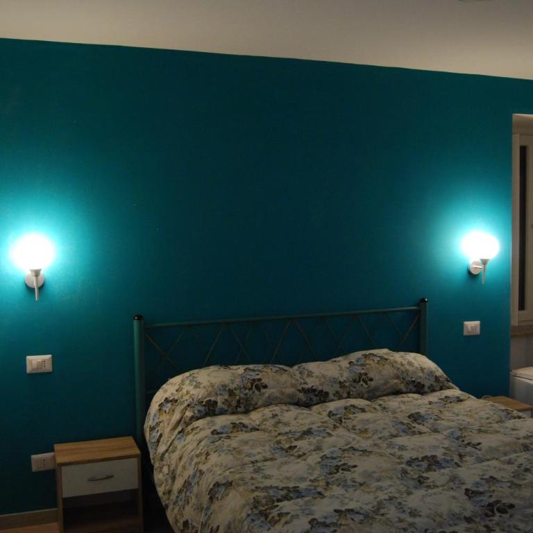 Sorrento Deluxe B&B - Economy Double Room - Internal View - 6