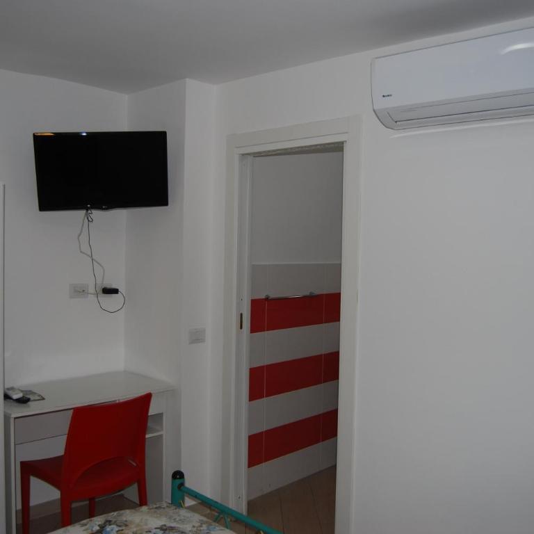 Sorrento Deluxe B&B - Economy Double Room - Internal View - 3