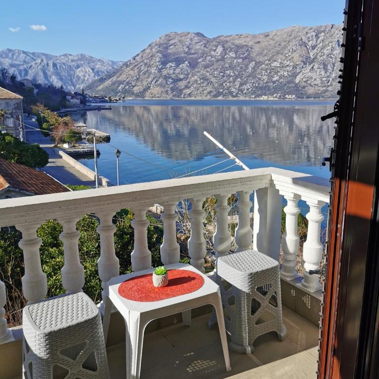 Apartments Popovic - One-Bedroom Apartment with Balcony and Sea Side View - 3