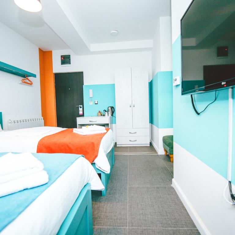 Lola Almost Home - Twin Room - 5