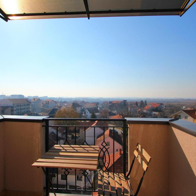 Lola Almost Home - Two-Bedroom Apartment - 9