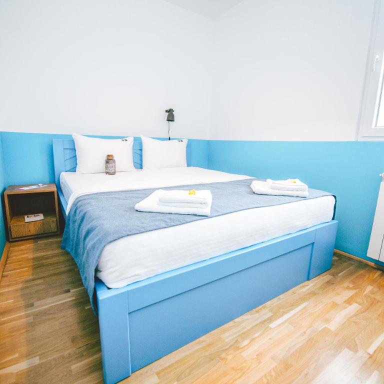 Lola Almost Home - Two-Bedroom Apartment - 4