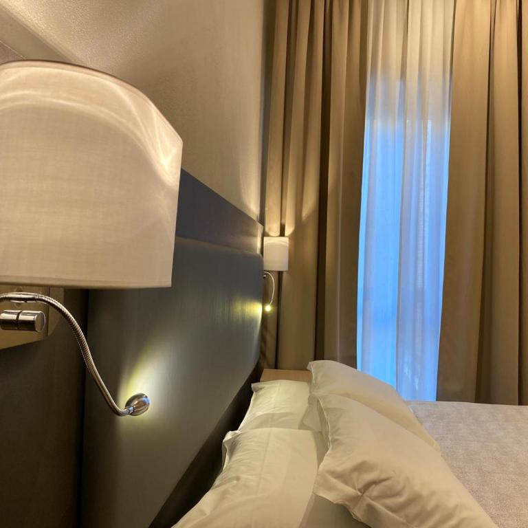 Hotel Victoria - Standard Double Room - 13