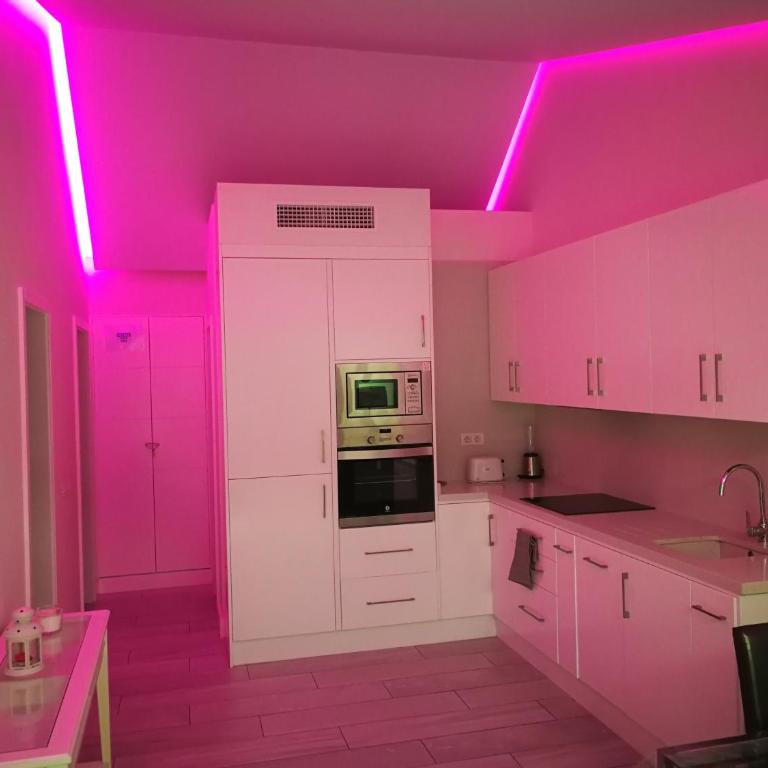 Cozy Luxury - Three-Bedroom House - 8