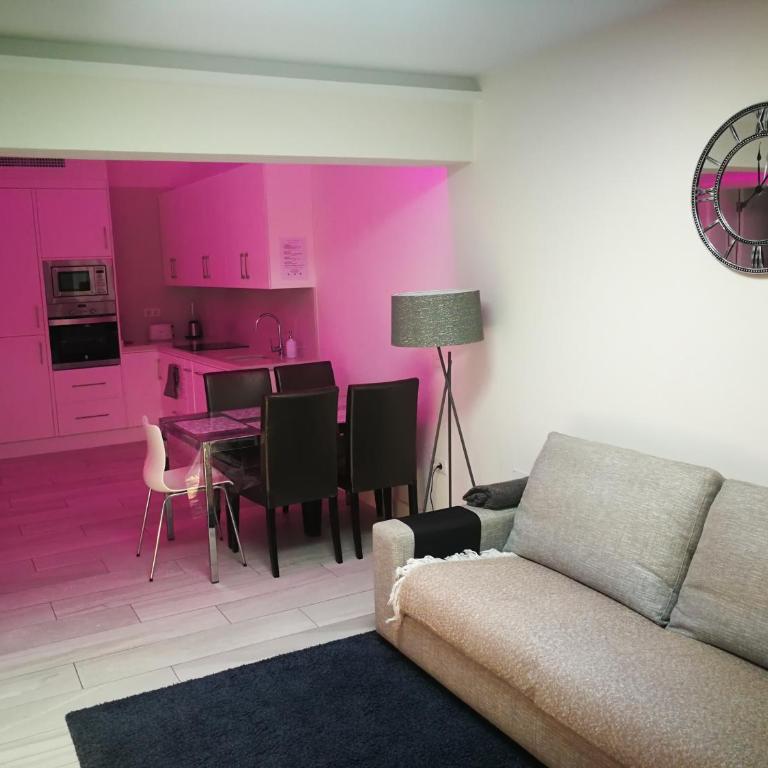 Cozy Luxury - Three-Bedroom House - 12