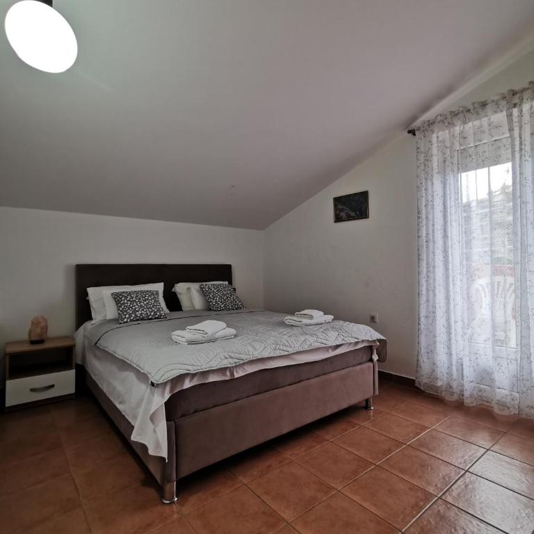 Apartmani Abeona - Apartman sa 2 Spavaće Sobe i Terasom - 2