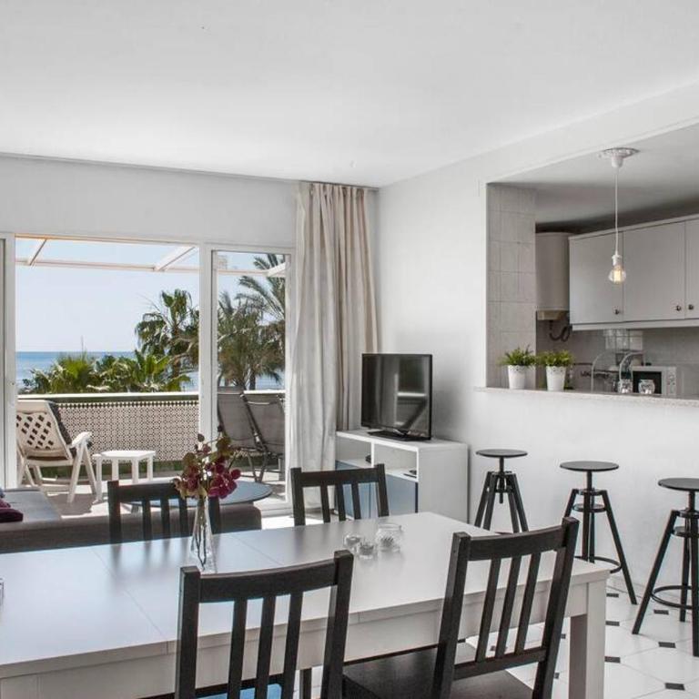 Beachfront in Benalmadena by Costarentals - Ref 70 - Three-Bedroom Apartment - 10