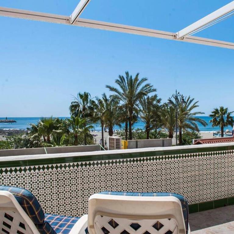 Beachfront in Benalmadena by Costarentals - Ref 70 - Three-Bedroom Apartment - 24