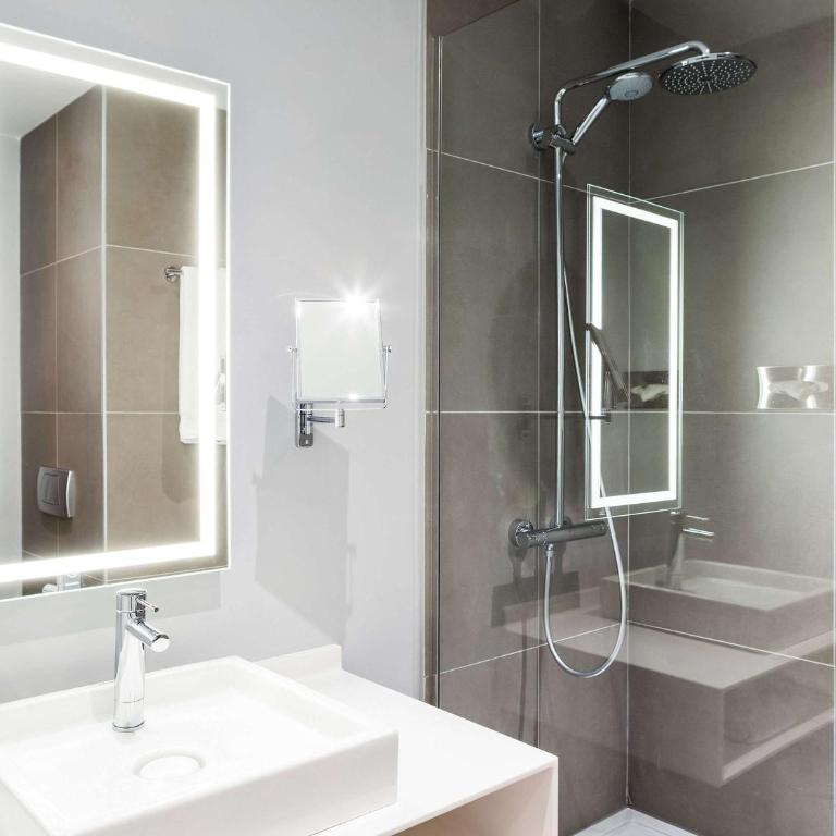 Novotel Campo De Las Naciones - Superior Queen Room - Plaza Building - 9