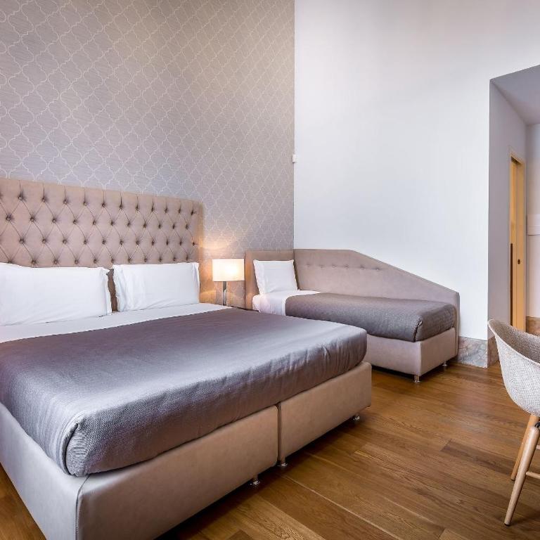 Residenza D'Epoca Al Numero 8 - Superior Triple Room - 4