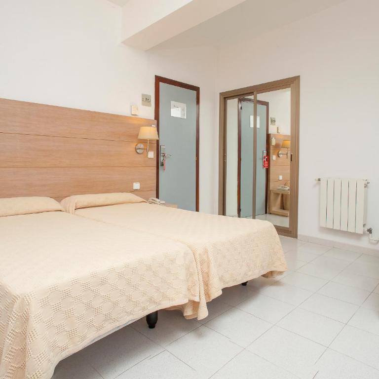 Hotel Ibiza Playa - Habitación Doble Económica - 2 camas - 2