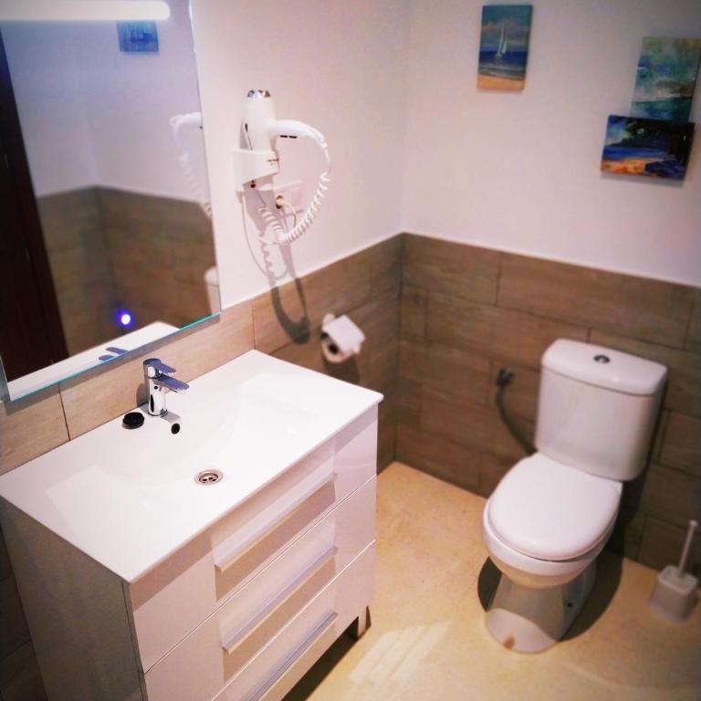 Hostal Casa Nautilus - Habitación Doble interior con baño privado - 2 camas - 2