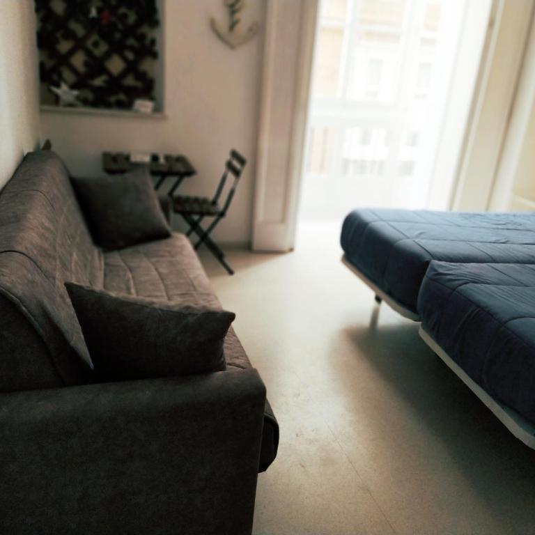 Hostal Casa Nautilus - Habitación Doble con baño privado - 2 camas y 1 cama supletoria - 4