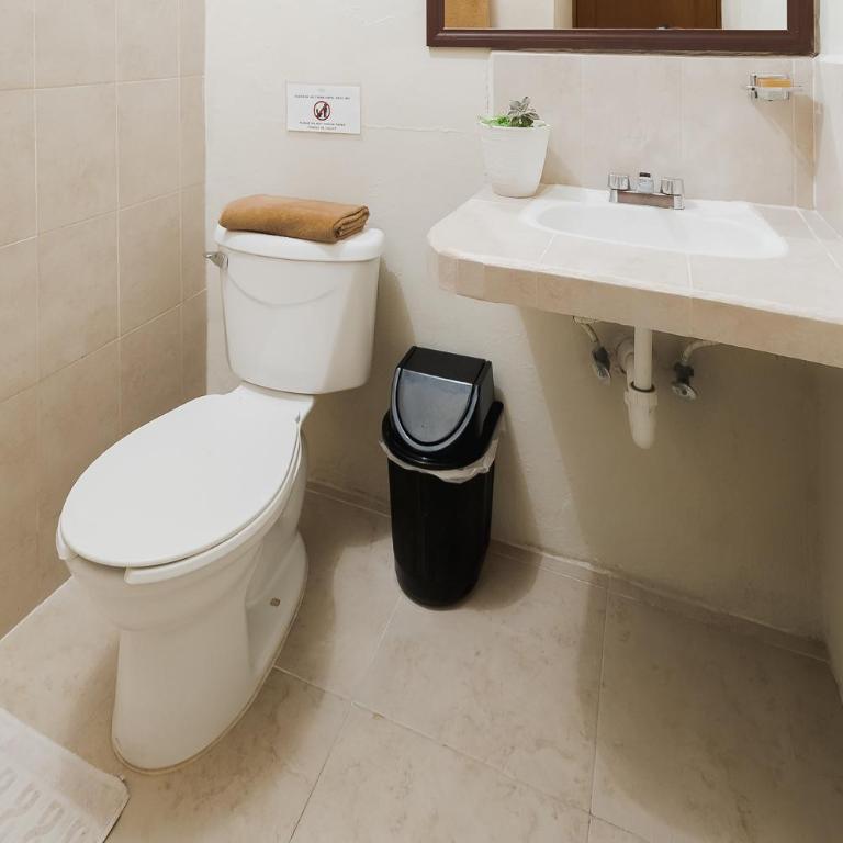 Hotel Yumkiin - Cerca Del Ferry y Terminal ADO - Standard Queen Room with Two Queen Beds - 8