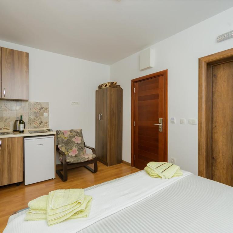 Vila Fortuna - Dvokrevetna Soba sa Bračnim Krevetom (Queen-size) i Balkonom - 5