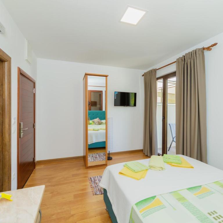 Vila Fortuna - Deluks Dvokrevetna Soba sa Bračnim Krevetom i Balkonom - 7