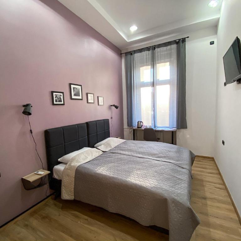 K43 Rooms - Dvokrevetna Soba sa Bračnim Krevetom i Zajedničkim Kupatilom - 4