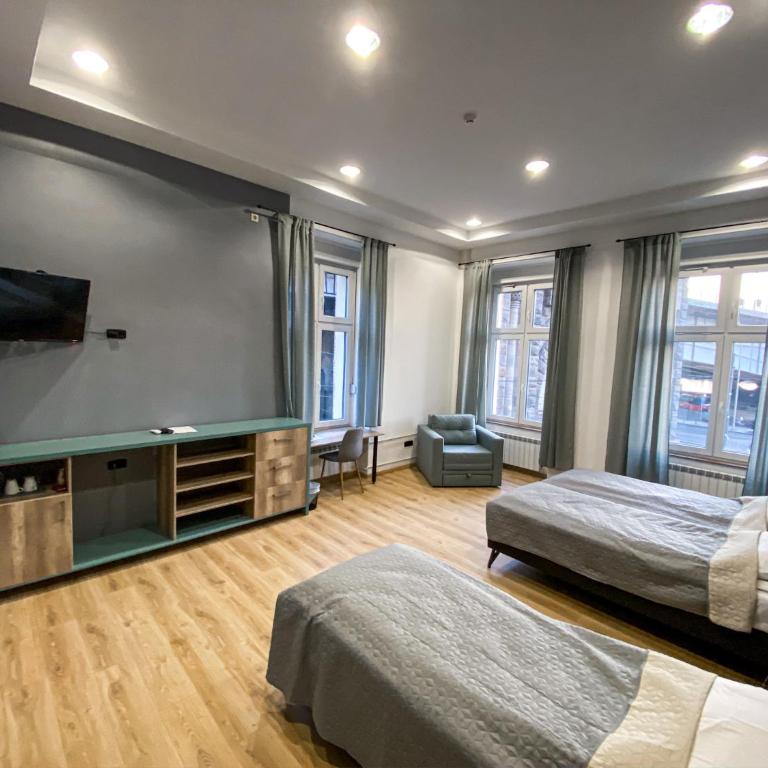 K43 Rooms - Trokrevetna Soba sa Zajedničkim Kupatilom - 3
