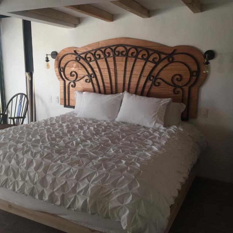 Casa Acento - Habitación con cama extragrande y balcón - 2