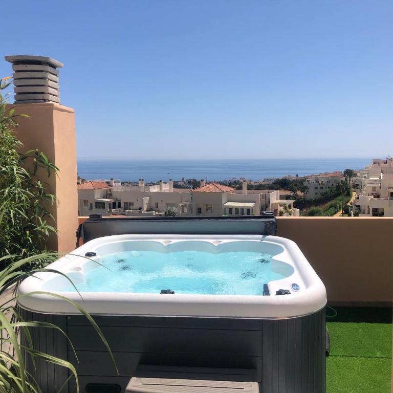 NEW: LUXURIOUS PENTHOUSE WITH JACUZZI & SEA VIEW - Apartamento Ático - 2