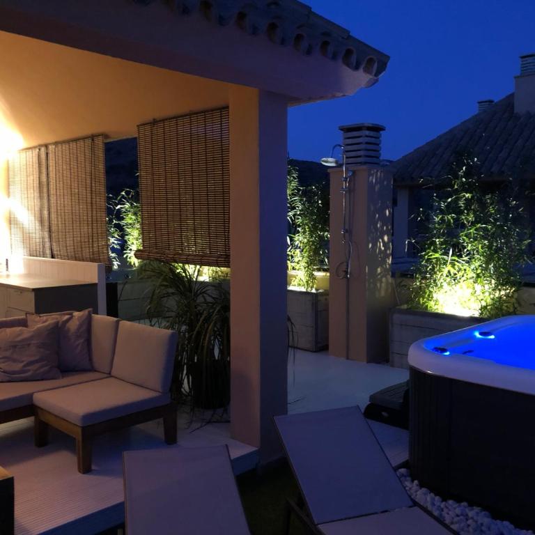 NEW: LUXURIOUS PENTHOUSE WITH JACUZZI & SEA VIEW - Apartamento Ático - 29