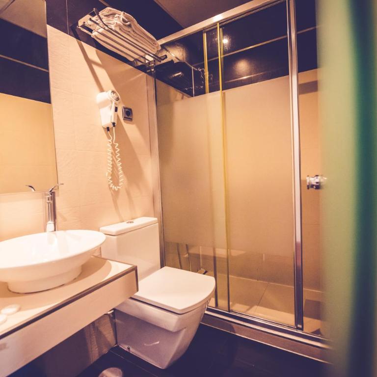 Hostal Sol Los Angeles - Double or Twin Room - 15