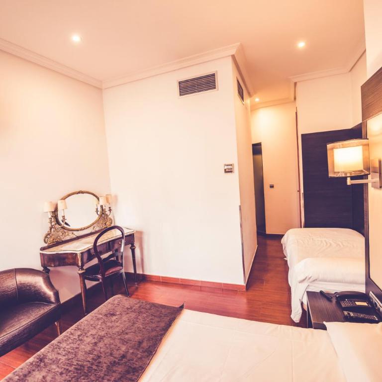 Hostal Sol Los Angeles - Triple Room - 15