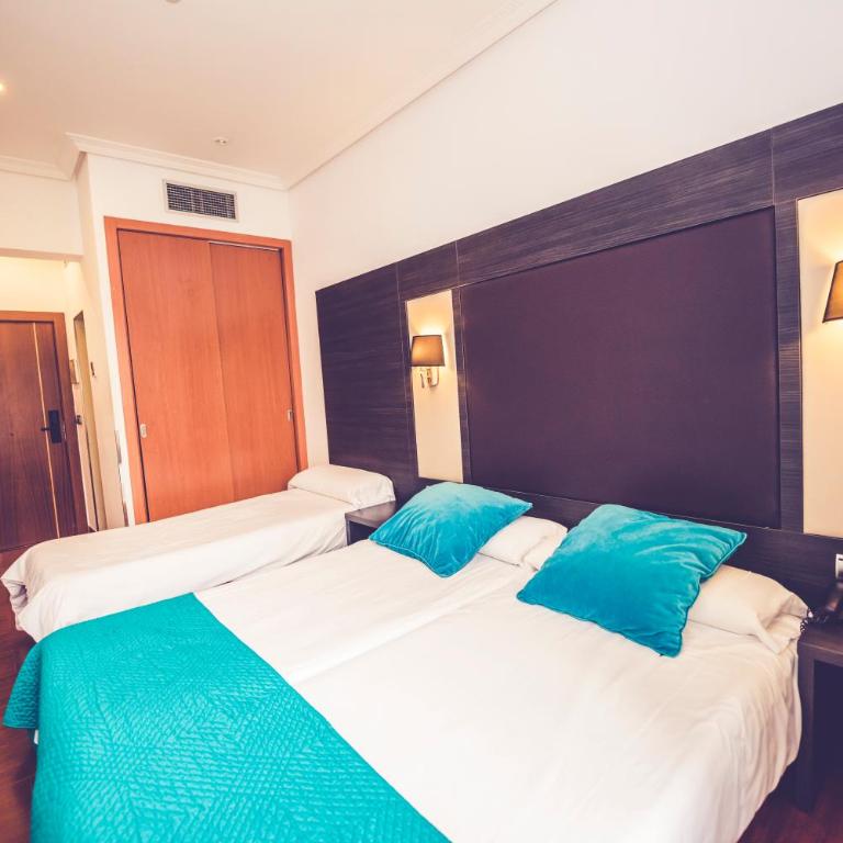 Hostal Sol Los Angeles - Triple Room - 16