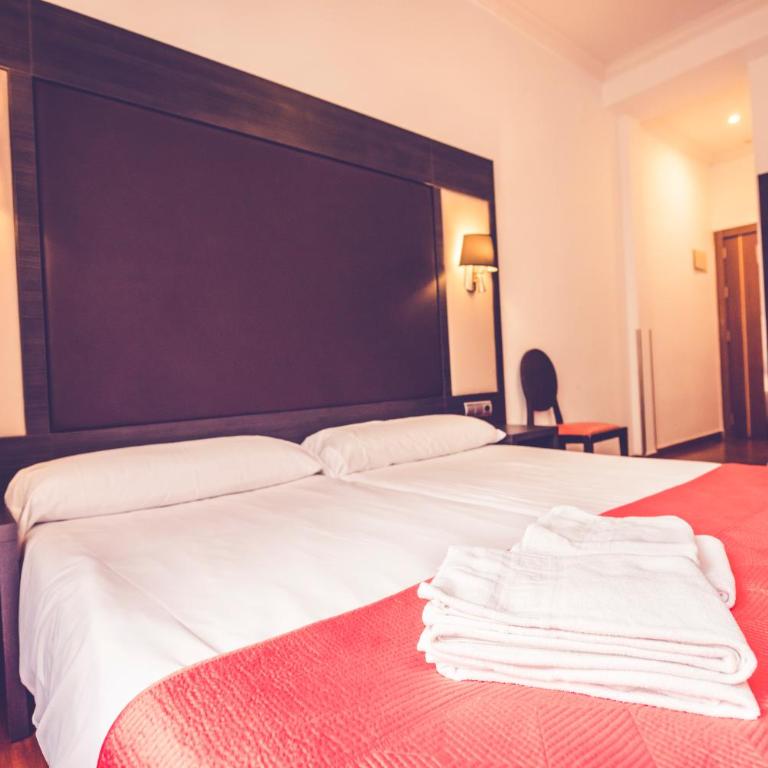Hostal Sol Los Angeles - Triple Room - 19