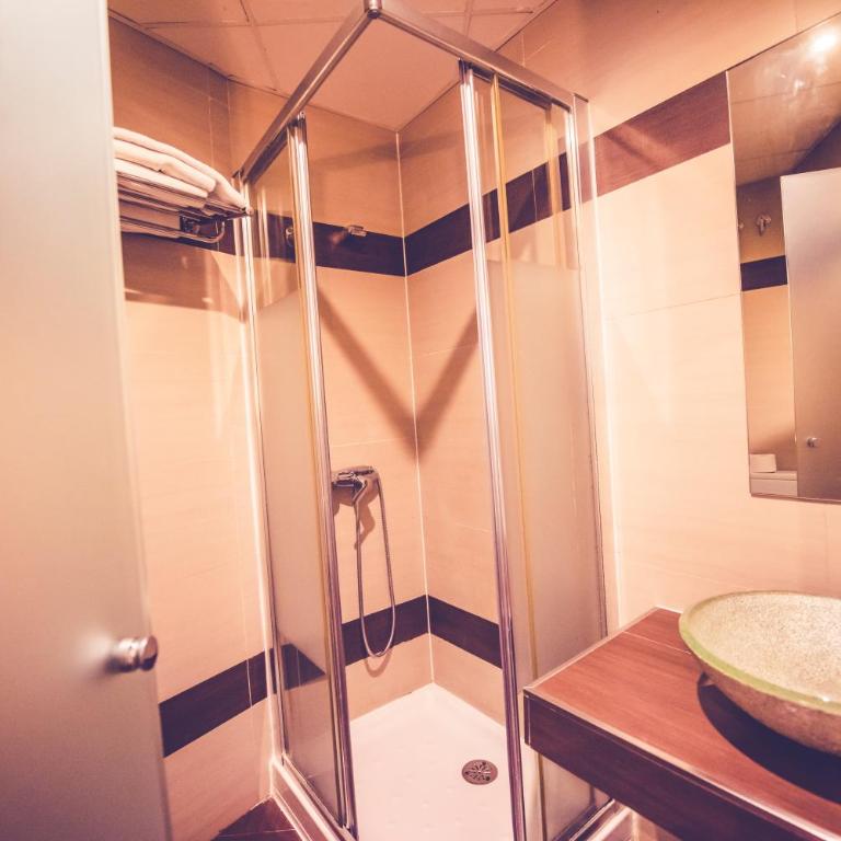 Hostal Sol Los Angeles - Double or Twin Room - 22