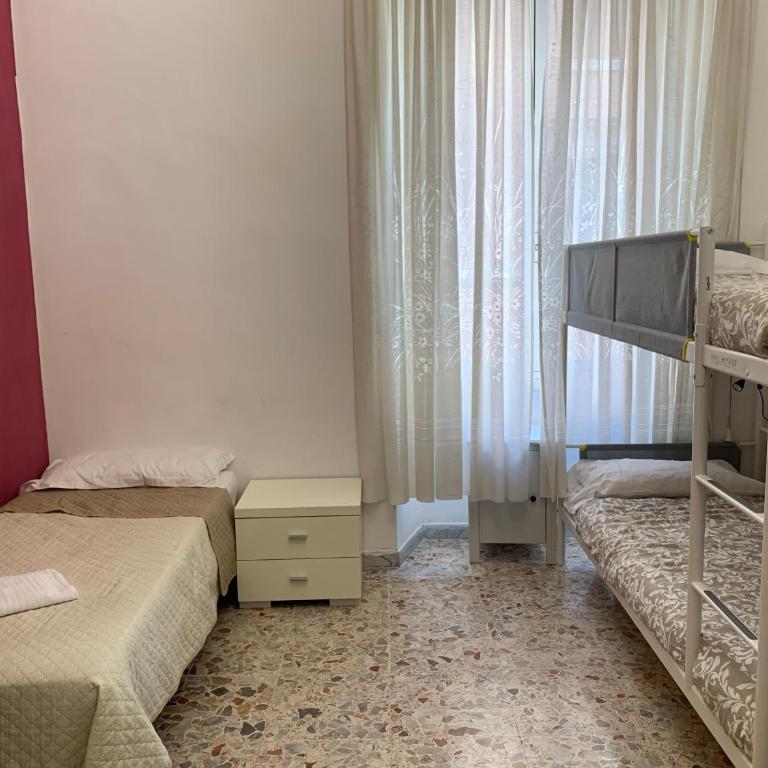 Dream Destination Rome - Camera Tripla Economy con Bagno in Comune - 23