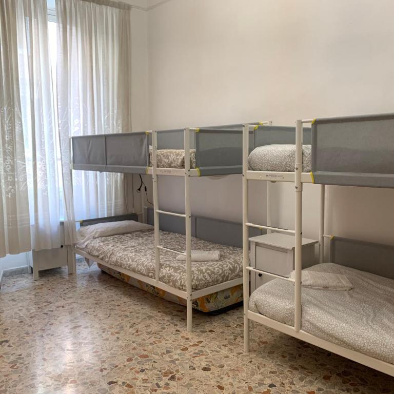 Dream Destination Rome - Camera Tripla Economy con Bagno in Comune - 22