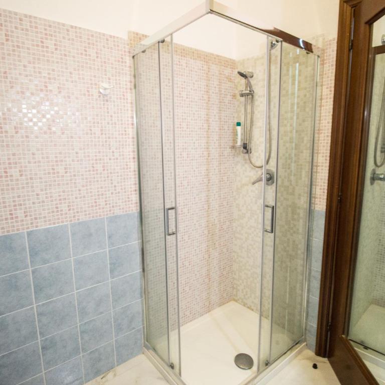 Dream Destination Rome - Camera Tripla Economy con Bagno in Comune - 29