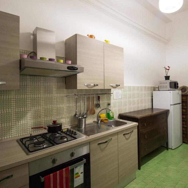 Dream Destination Rome - Camera Tripla Economy con Bagno in Comune - 32