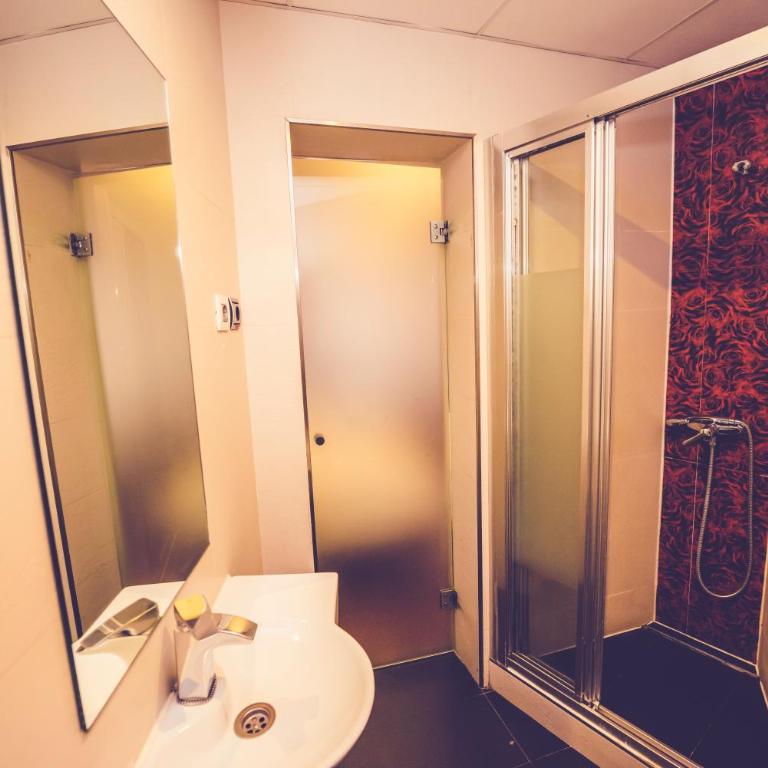 Hostal Sol Los Angeles - Double or Twin Room - 19