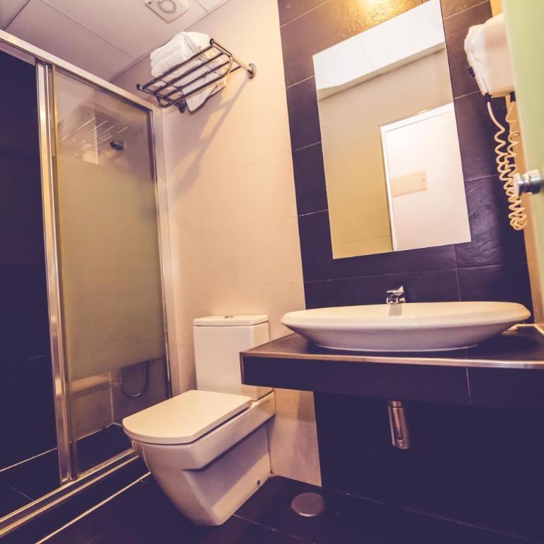 Hostal Sol Los Angeles - Double or Twin Room - 16
