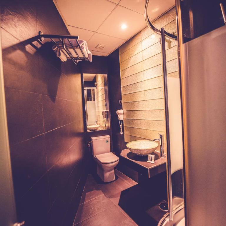 Hostal Sol Los Angeles - Double or Twin Room - 21