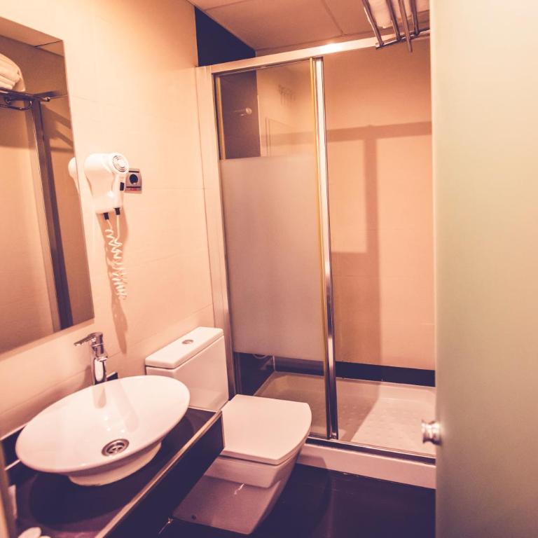 Hostal Sol Los Angeles - Double or Twin Room - 28