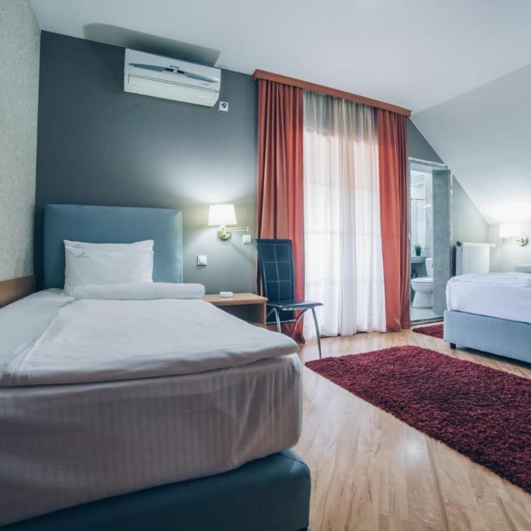 Garni Hotel Radović - Triple Room with Terrace - 1