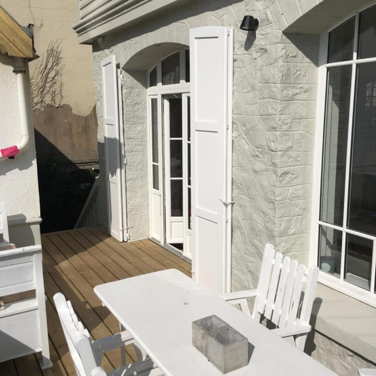 Historic "Touquettoise" villa, located in heart of the village, 100m from the beach, with sunny terrace and private garden - Villa - Vue sur Mer - 4